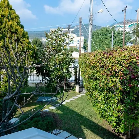 Garden View Beach House *