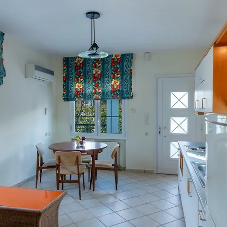 Holiday home Garden View Beach House Palaiontsiflikion