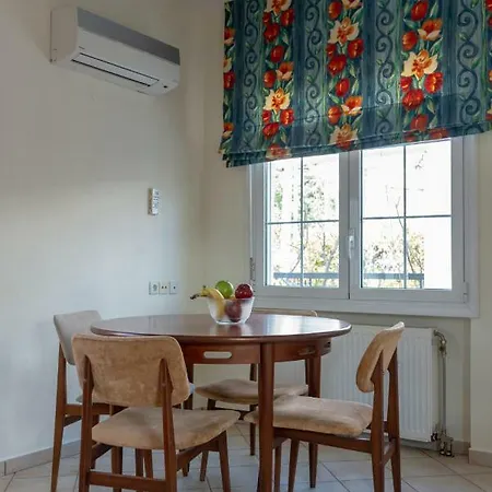Garden View Beach House Holiday home *
